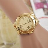Relógio da famosa Marca M & H - Dourado - Quartz - Analógico - Pulseira 24cm
